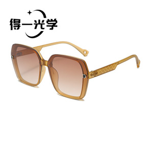 Gafas de Sol Cuadradas Extra Grandes con Marco Negro, Lentes de PC con Protección UV400, Moda Femenina - Product Image 3