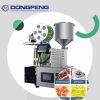 Machine d'emballage de sachets de sauce avec fonction d'impression d'étiquettes, pour emballage automatique de liquides en sachets préformés, formage, remplissage et scellage verticaux.