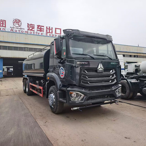 Camion-citerne à eau Sinotruck Howo d'occasion, réservoir de 20000 L, 10 roues, en vente - Product Image 2