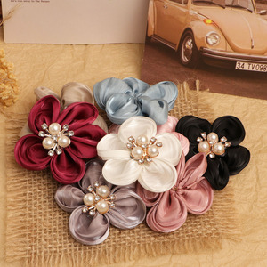 Accessoire de cheveux en tissu perlé à cinq pétales de style coréen, décoration de mariage pour vêtements, chaussures, sacs, artisanat DIY, bijoux - Product Image 1