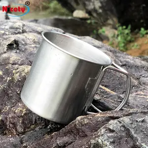 Tasse de camping en acier inoxydable pour la randonnée, tasse simple en acier inoxydable, poignée pliable, gobelets en métal pour la vente en gros