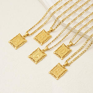 Commercio all'ingrosso 304 in acciaio inox 18K oro 26 <span class=keywords><strong>lettere</strong></span> rotondo bianco guscio di moda gioielli lettera ciondolo collane per le donne - Product Image 6