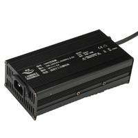 Pengisi Daya Baterai C600 CE Lifepo4 14.6v untuk Sepeda Motor Listrik E-Bike Club Car Pengisi Daya Baterai 12v 24v