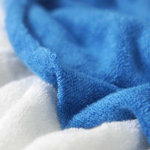 90% במבוק אורגני 10% פוליאסטר ממוחזר טרי 380GSM מגבות אמבטיה רכות במיוחד, חלוקים ומגבות עם כובע - Product Image 1