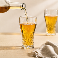 Modern creatief gestreept gedraaid bierglas loodvrij verdikt ambachtelijk bierglas voor bar restaurant feest proeverij dagelijks gebruik