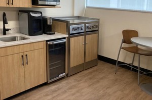 Cestino per Rifiuti Personalizzato in Acciaio e HPL per Esterni, Bidone Impermeabile in Metallo per Catene di Fast Food come McDonald's - Product Image 4