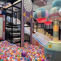 Aire de jeux intérieure construite avec un rembourrage en éponge écologique à fort rebond