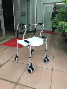Déambulateur à roulettes en aluminium à 4 roues verrouillables avec poignée doublement courbée, en stock, pour la rééducation des personnes âgées - Product Image 4