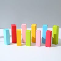 Dossiers en papier couché imprimés avec logo personnalisé et finition vernie, boîtes d'emballage recyclables pour outils de maquillage et rouges à lèvres