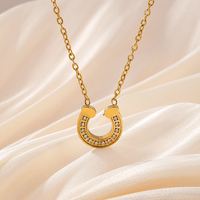 Collier ras du cou délicat pour femme en acier inoxydable de luxe plaqué or avec breloques fer à cheval infini et zircon, vente en gros
