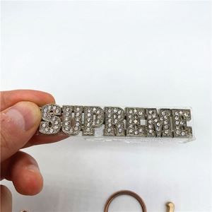 Étiquettes métalliques personnalisées de haute qualité avec nom de marque gravé, étiquettes de vêtements, logos métalliques pour vêtements - Product Image 3