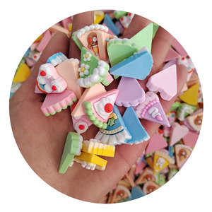 เรซิ่นรูปเค้กสามเหลี่ยมการ์ตูนน่ารัก คาโบชอง DIY ของตกแต่งจิ๋ว งานศิลปะ เครื่องประดับกิ๊บติดผม งานฝีมือ วัสดุตกแต่งเคสมือถือ - Product Image 5