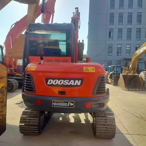 Excavatrice sur chenilles Doosan DX60 d'occasion, modèle 2020, 6 tonnes, mini hydraulique avec moteur et réducteur, bon état, à vendre - Product Image 4