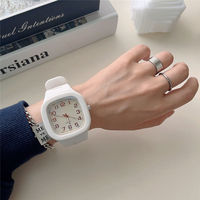 Montre carrée pour femmes, style simple et élégant pour les élèves du lycée, montre à quartz