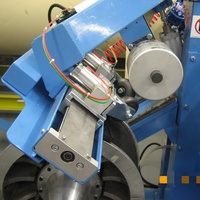 Machine de construction de pneus semi-automatique
