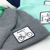 OEM a granel Unisex de alta calidad diseñador acrílico tejido parche Logo sombreros de invierno personalizado pescador cráneo gorras gorros de punto