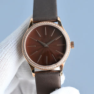 Montre de haute qualité sur mesure avec verre saphir, lunette sertie de diamants, bracelet en cuir, délicate et compacte, idéale pour le quotidien - Product Image 3