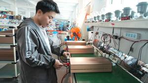 מהפך 12V <span class=keywords><strong>24V</strong></span> 48V עד 110V <span class=keywords><strong>220V</strong></span> טהור גל סינוס מנותק רשת מהפך 500w 2000w 3000w 5000w 6000w DC ל-AC מהפך סולארי - Product Image 2