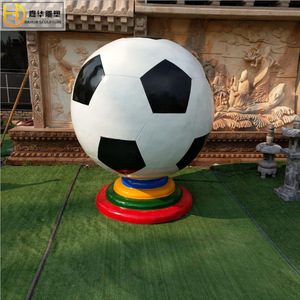 Sculpture extérieure en fibre de verre Jiahua, imitation ballon de football, à poser au sol, décoration géométrique abstraite ronde - Product Image 4