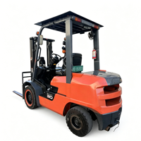 Chariot élévateur diesel japonais d'occasion modèle 8F de 3 tonnes, mât à trois sections de 4,5 mètres, déplaceur latéral hydraulique, pneus pleins, positionnement précis