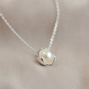 Collane <span class=keywords><strong>con</strong></span> Ciondoli in Argento Sterling 925 <span class=keywords><strong>con</strong></span> Quadrifoglio e Perla per Donna Gioielli di Tendenza - Product Image 1