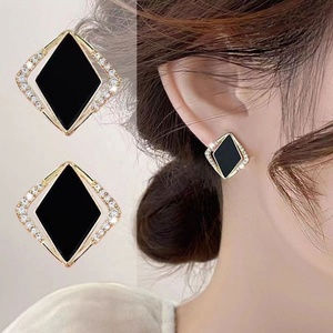 Exquisite <b>Black</b> Geometric <b>Gold</b> Plated Diamond-shaped Stud <b>Earrings</b> for Women Trendy Cold Style New Design High-end - Product Image 6