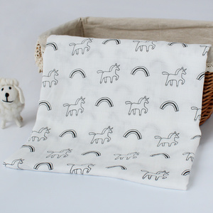 <span class=keywords><strong>Pas</strong></span> <span class=keywords><strong>cher</strong></span> bonne qualité noir blanc licorne imprimé <span class=keywords><strong>grande</strong></span> taille 120 cm * 120 cm bébé swaddle <span class=keywords><strong>couverture</strong></span> wrap ensemble - Product Image 5