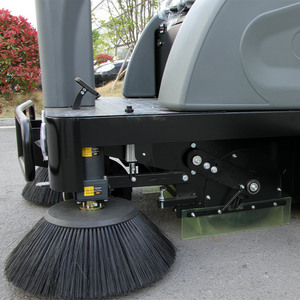 Barredora de Pisos Industrial Eléctrica Autopropulsada de Gran Capacidad con Ancho de <span class=keywords><strong>Limpieza</strong></span> de 1350 mm - Product Image 5