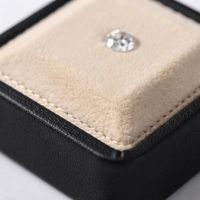 Boîte cadeau haut de gamme en cuir PU noir avec coussin en microfibre crème doux à l'intérieur