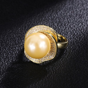 Wholesale Eco-friendly Copper 18K Gold Plated Geometric Shell Pearl Bridal Flower Pendant and <b>Earrings</b> Jewelry <b>Set</b> for Wedding - Product Image 5