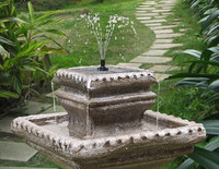 Grande fontaine de bain d'oiseau en polyrésine debout décorations de cour de jardin d'extérieur