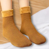 Chaussettes de neige à rayures verticales dans le tube moyen épaissi et chaussettes personnalisées de couleur unie d'hiver en velours