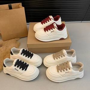 Chaussures de randonnée décontractées pour hommes, style sportif, avec empeigne en maille respirante, baskets de course pour femmes, confortables pour l'extérieur, tendance mode - Product Image 1