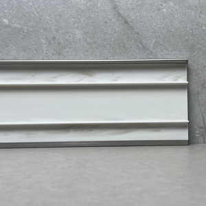 Zócalo de Acero Inoxidable Anodizado Plateado con Sistema de Gestión de Cables para Decoración de Interiores - Product Image 3