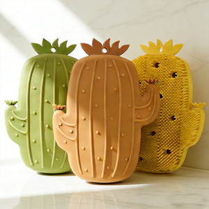 Brosse nettoyante pour le visage en silicone en forme de cactus, éponge de bain vert clair, brosse de massage manuelle pour le visage et le bébé - Product Image 2