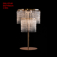 Nouveau design de support lumineux pour décoration de mariage et d'événements, centre de table moderne en métal et acrylique rechargeable