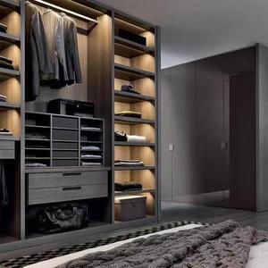 Diseño de Armario de Dormitorio Moderno de Estilo Italiano Hecho a Medida por YALIG para Apartamento - Product Image 3