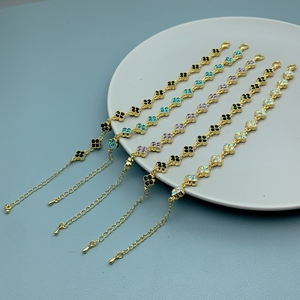 Braccialetto Quadrifoglio all'Ingrosso per Donne, Bracciale con Charm in Cristallo e Strass - Product Image 3