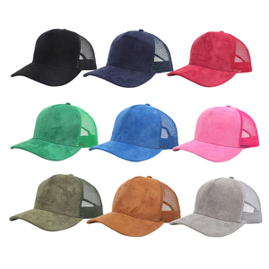 Casquettes de baseball trucker en daim à 5 panneaux personnalisées en gros, casquettes noires de haute qualité avec logo brodé - Product Image 1