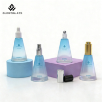 Flacon cosmétique conique en verre dégradé de 50 ml, options multiples de bouchons (compte-gouttes, spray, roll-on, pompe), vide, pour sérum et essence, logo personnalisé