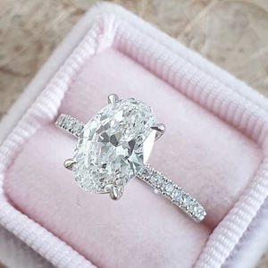 แหวนเงินแท้ 925 ประดับเพชรคิวบิกเซอร์โคเนียทรงรี ดีไซน์แบบ Eternity สำหรับผู้หญิง ปี 2026 เหมาะสำหรับเป็นแหวนหมั้น แหวนแต่งงาน - Product Image 3