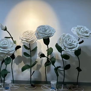 Juego de flores de rosas blancas de papel gigante de alta calidad, arreglo de flores artificiales para boda, accesorios florales de rosas románticas grandes - Product Image 1