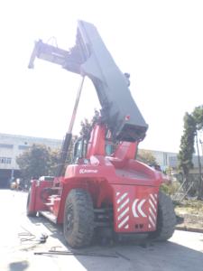 Venta Especial: Apilador Retráctil Usado de Segunda Mano, Maquinaria para Movimiento de Tierras KALMAR 45t - Product Image 4