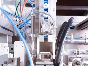 Machine d'emballage alimentaire horizontale automatique HFFS pour sachets Doypack à bec verseur, pour le remplissage de sauce ketchup - Product Image 4