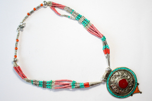 Collar con Colgante de Piedras Preciosas de Coral Turquesa Natural, Plata Tibetana, Joyería Étnica para Boda o Compromiso, Venta al por Mayor para Mujeres/Unisex - Product Image 3