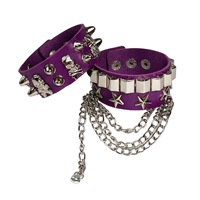 Bracelet populaire personnalisé multicouche en cuir PU pour femme avec bracelet punk gothique à rivets squelette pour homme.