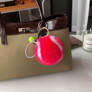 Llavero <span class=keywords><strong>de</strong></span> peluche con forma <span class=keywords><strong>de</strong></span> raqueta <span class=keywords><strong>de</strong></span> <span class=keywords><strong>tenis</strong></span>, pompón <span class=keywords><strong>de</strong></span> piel, bola peluda a rayas rosas, colgante <span class=keywords><strong>de</strong></span> mini pelota deportiva, adorno <span class=keywords><strong>de</strong></span> lujo para bolso, venta al por mayor - Product Image 3
