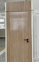 Porte en WPC moderne simple invisible à montage encastré sans cadre, hauteur de plafond, porte de chambre à coucher, porte intérieure cachée