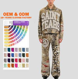 Ensemble de survêtement streetwear deux pièces personnalisé effet délavé, avec sweat à capuche zippé et pantalon de jogging orné de strass colorés - Product Image 1