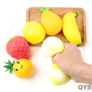 Balle anti-stress en mousse PU personnalisée QYS, forme ananas banane, jouet sensoriel souple pour cadeau - Product Image 1